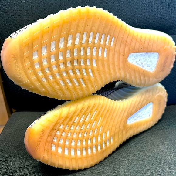 Adidas Yeezy boost size 11 men’s sneakers very very gently used - Picture 6 of 8